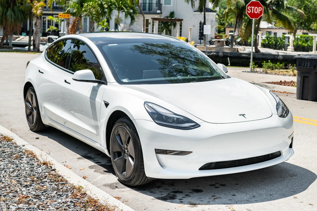 2023 Tesla Model 3 - Image 12 of 31