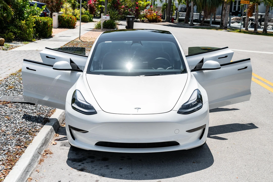 2023 Tesla Model 3 - Image 13 of 31