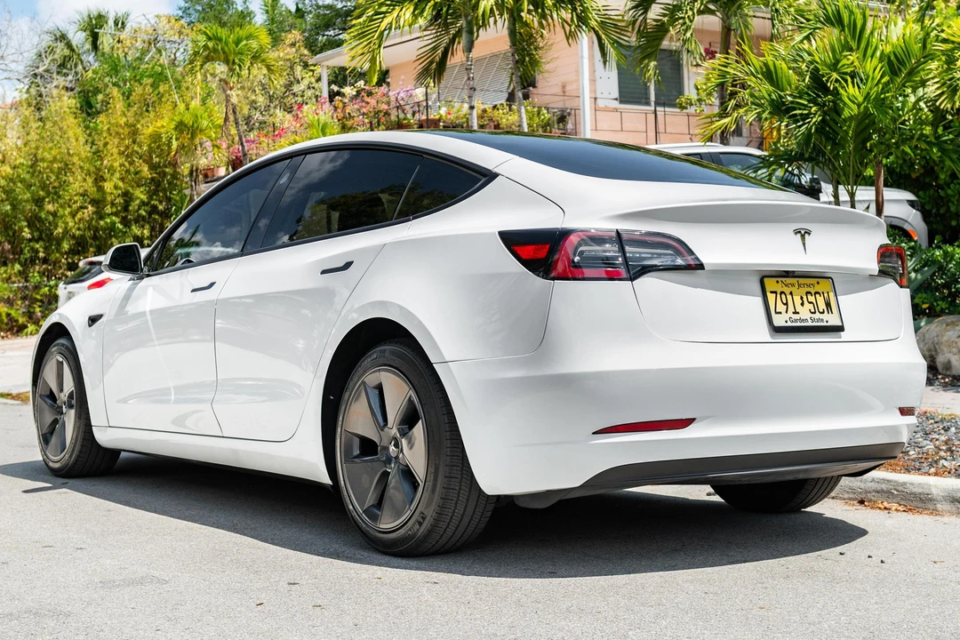 2023 Tesla Model 3 - Image 4 of 31