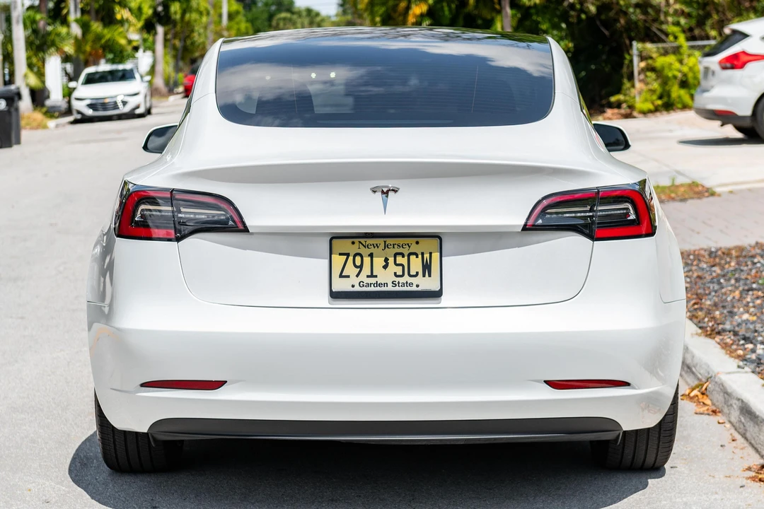 2023 Tesla Model 3 - Image 5 of 31