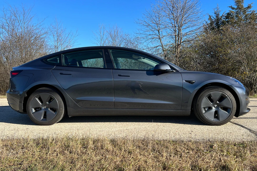 2023 Tesla Model 3 - Image 3 of 31
