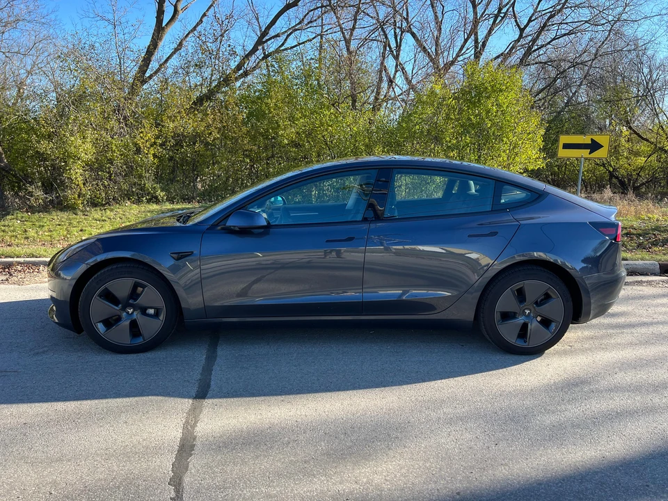 2023 Tesla Model 3 - Image 9 of 31