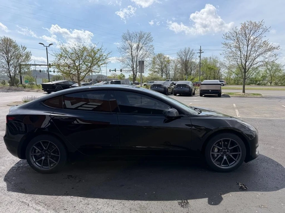 2023 Tesla Model 3 - Image 4 of 7