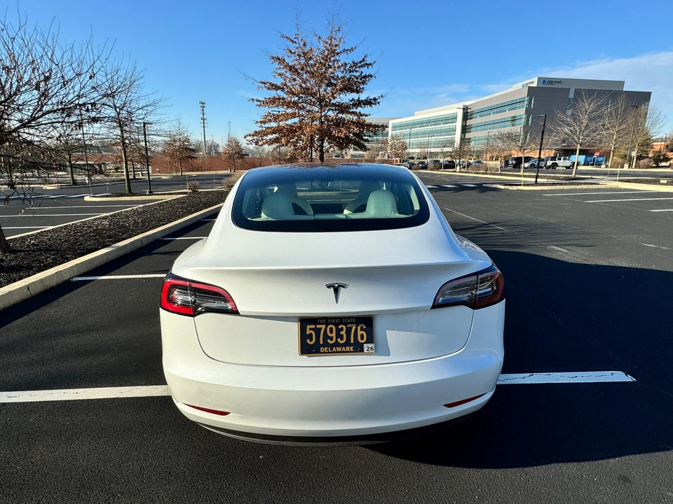 2023 Tesla Model 3 - Image 14 of 31