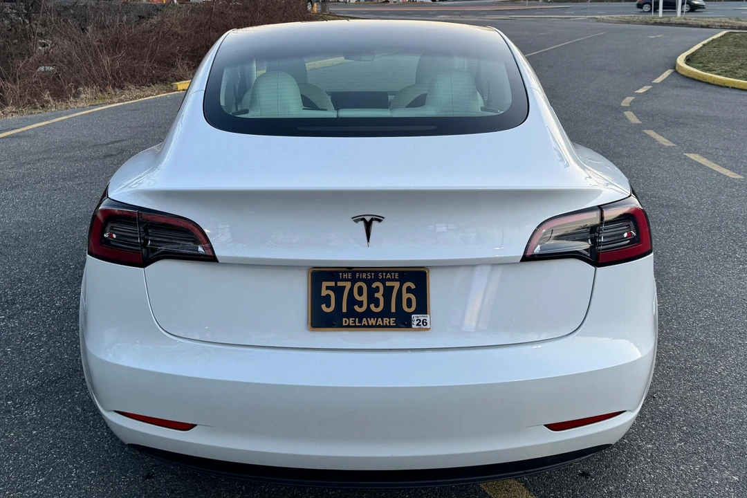 2023 Tesla Model 3 - Image 5 of 31