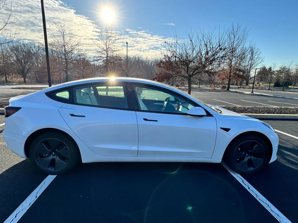 2023 Tesla Model 3 - Image 19 of 31