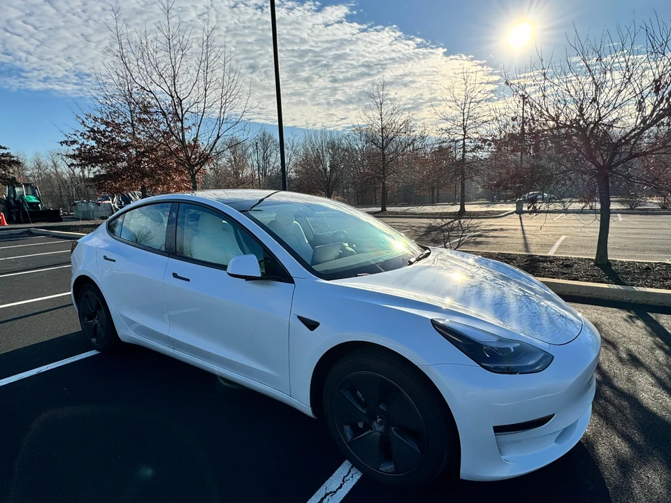 2023 Tesla Model 3 - Image 21 of 31