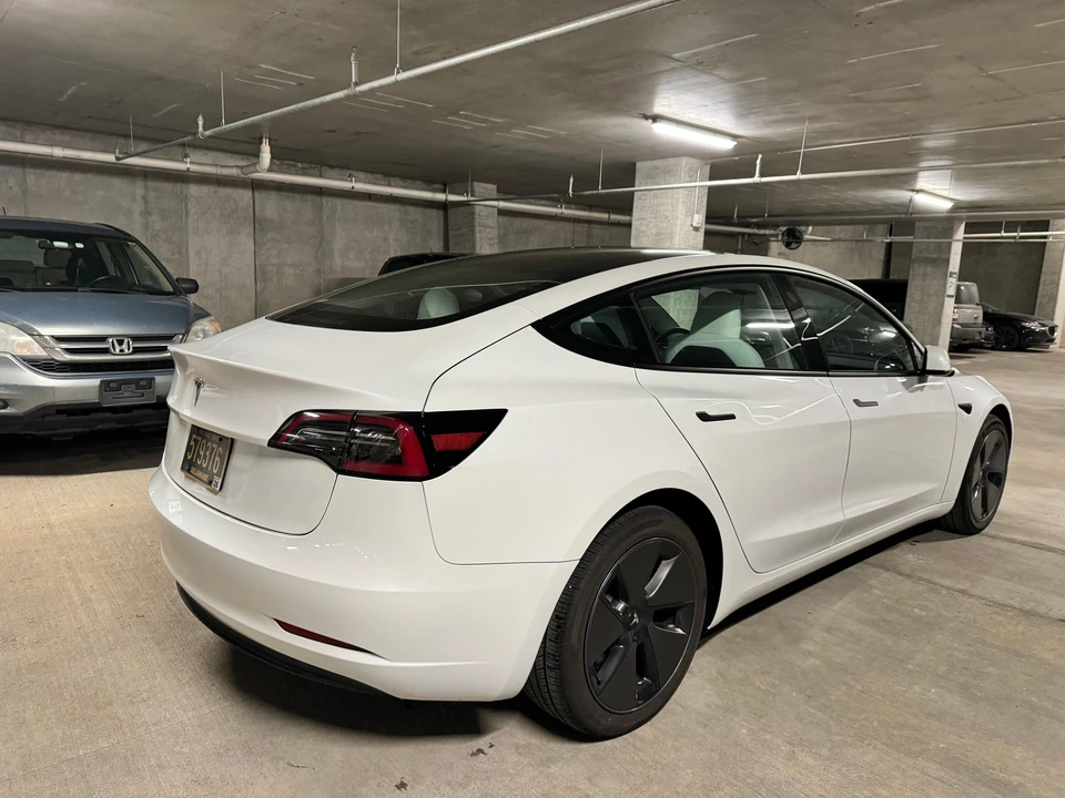 2023 Tesla Model 3 - Image 18 of 31
