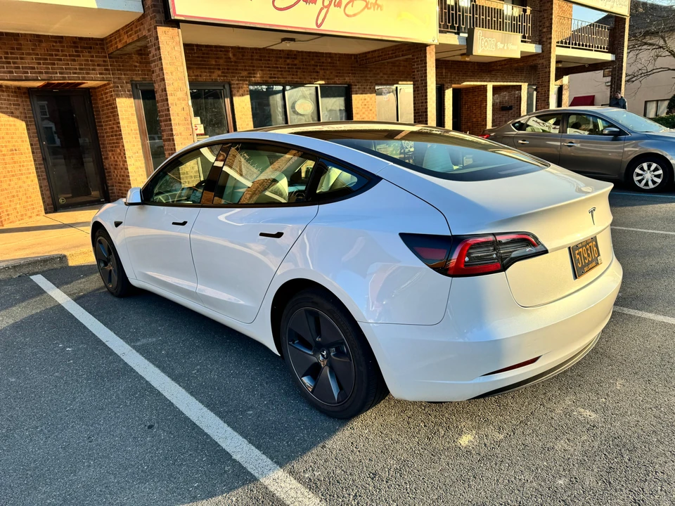 2023 Tesla Model 3 - Image 11 of 31
