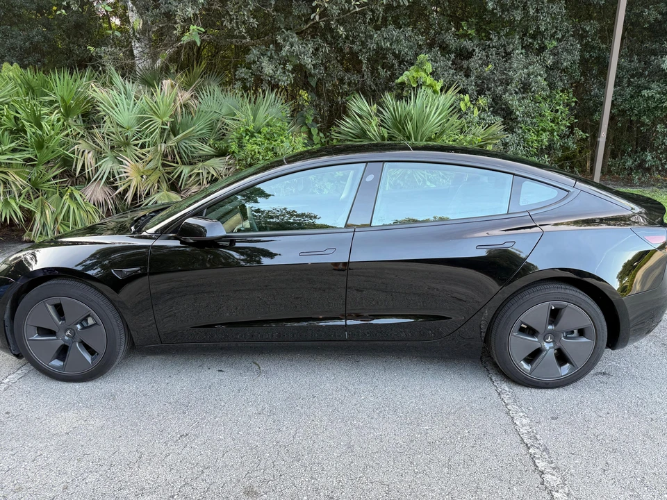 2023 Tesla Model 3 - Image 10 of 31
