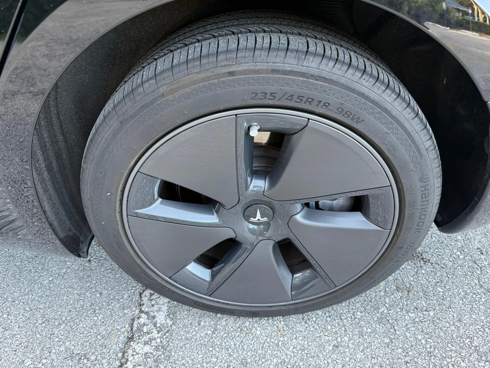 2023 Tesla Model 3 - Image 24 of 31