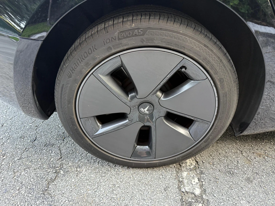 2023 Tesla Model 3 - Image 25 of 31