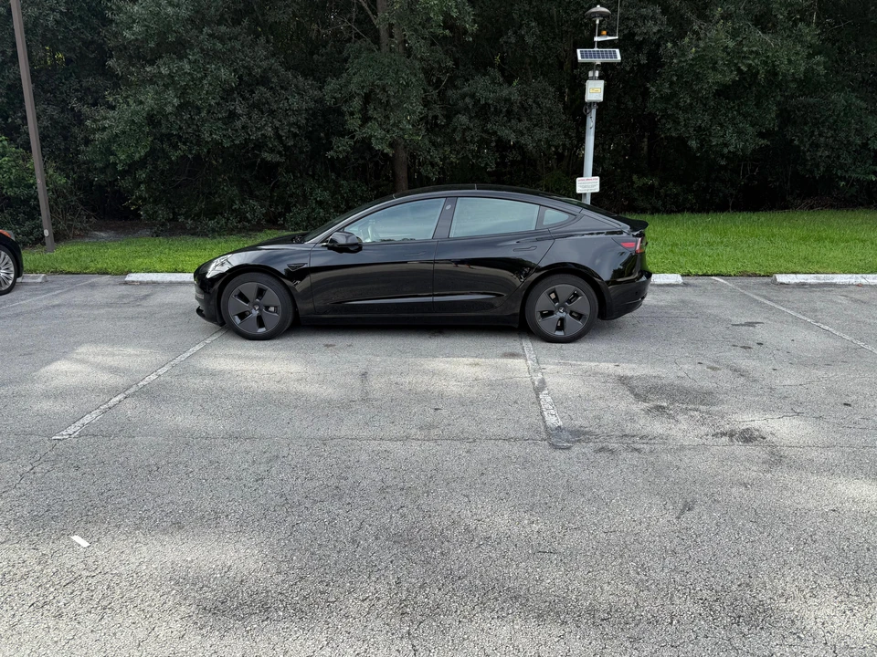 2023 Tesla Model 3 - Image 9 of 31