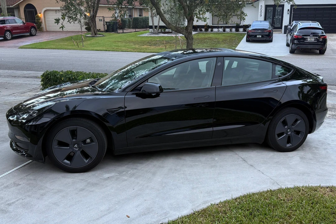 2023 Tesla Model 3 - Image 3 of 31