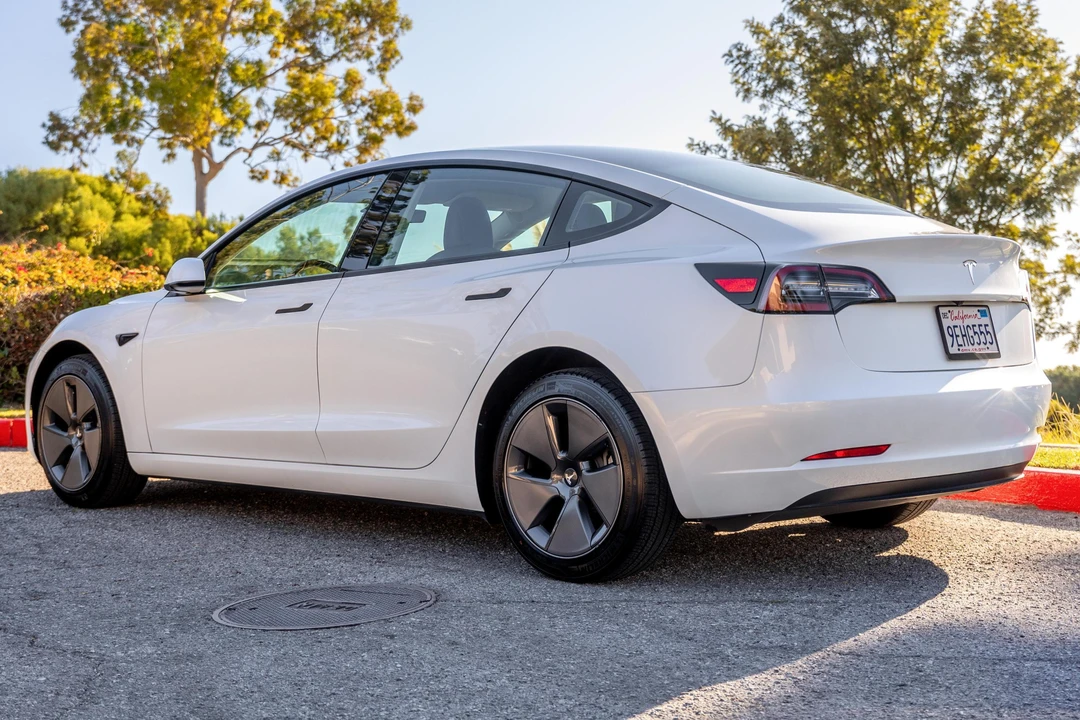 2023 Tesla Model 3 - Image 4 of 31