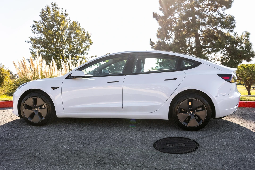 2023 Tesla Model 3 - Image 6 of 31