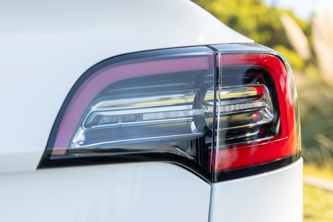 2023 Tesla Model 3 - Image 21 of 31
