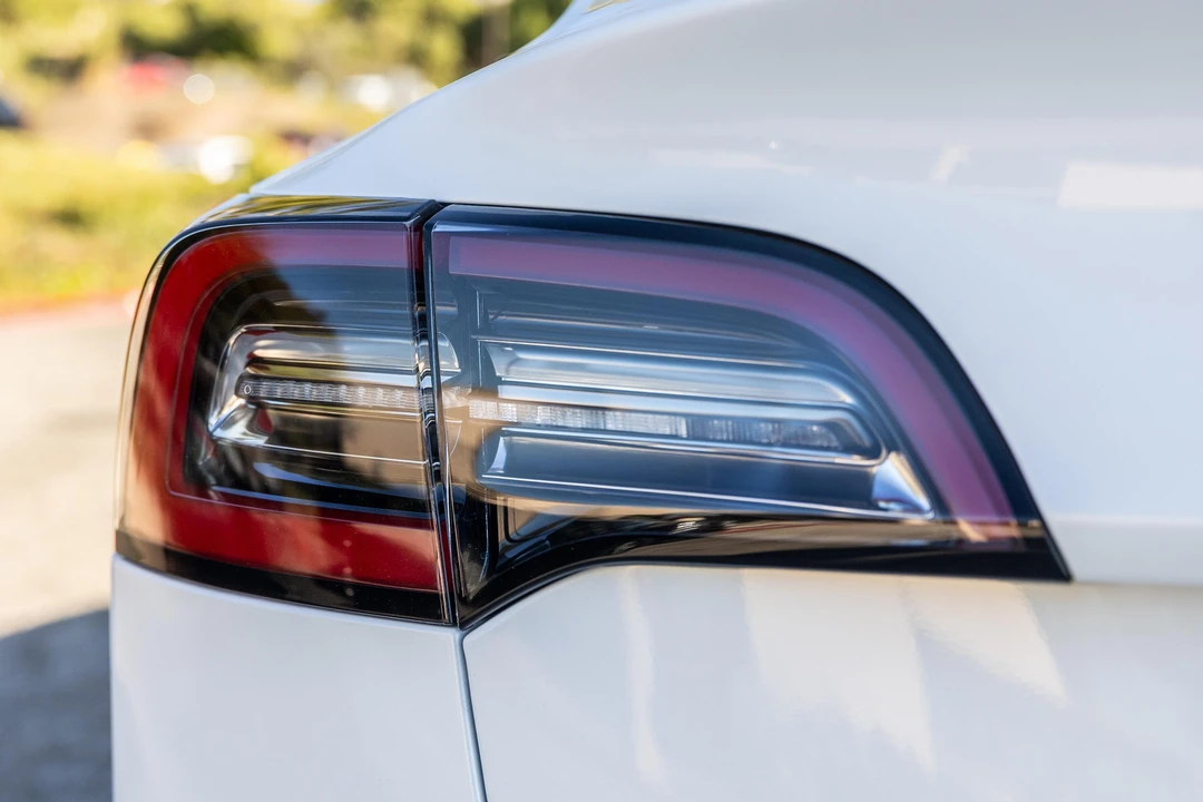 2023 Tesla Model 3 - Image 18 of 31