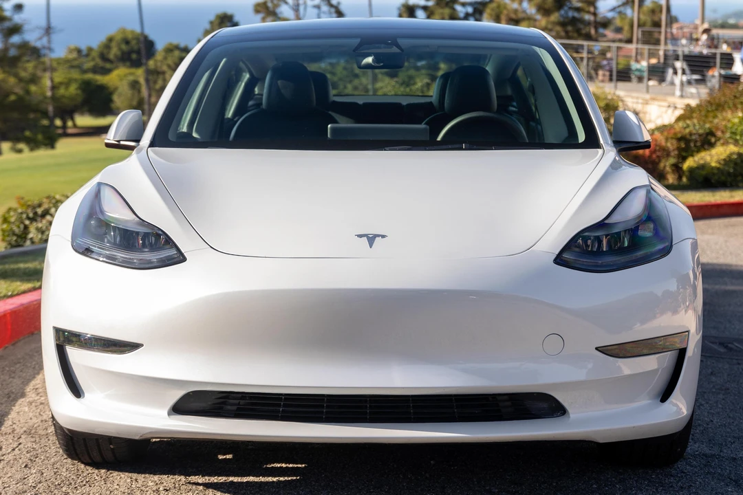 2023 Tesla Model 3 - Image 2 of 31