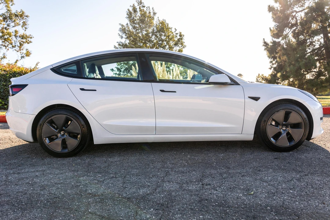 2023 Tesla Model 3 - Image 3 of 31