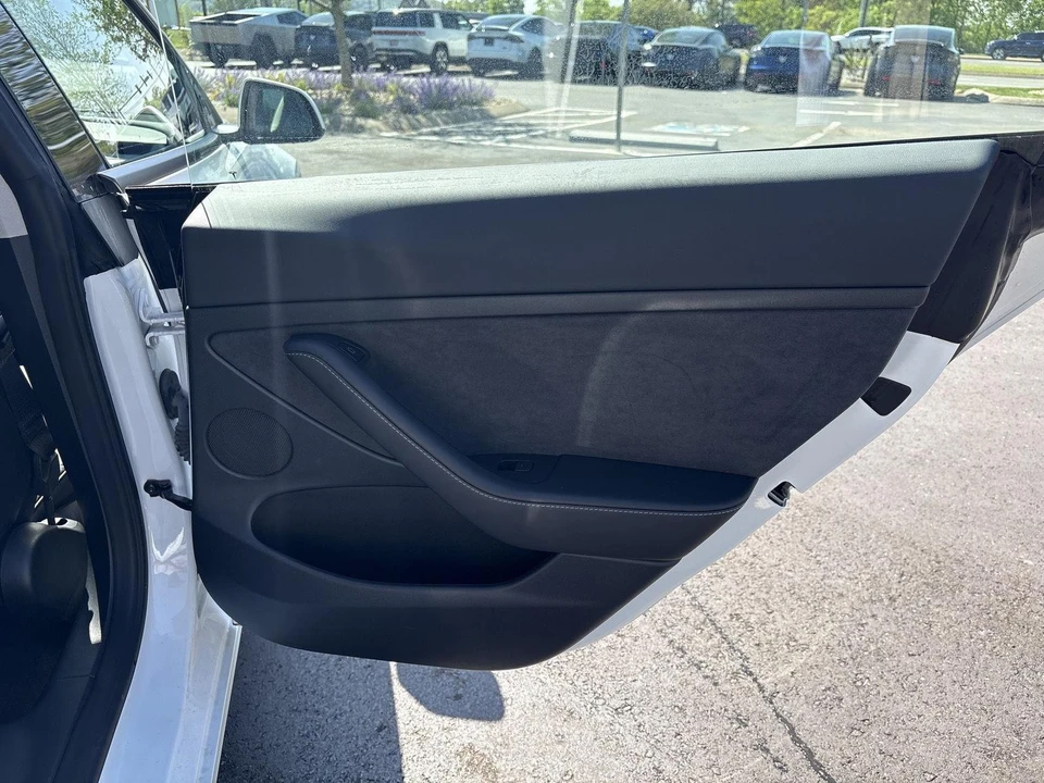 2023 Tesla Model 3 - Image 10 of 17