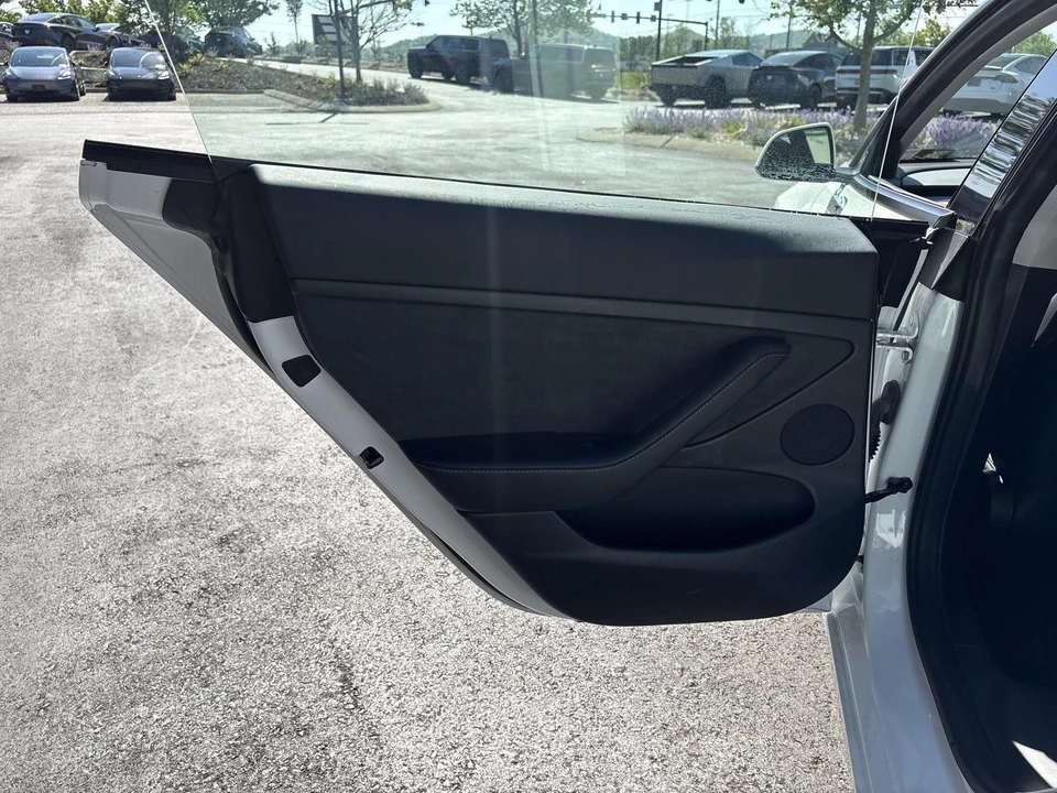 2023 Tesla Model 3 - Image 8 of 17
