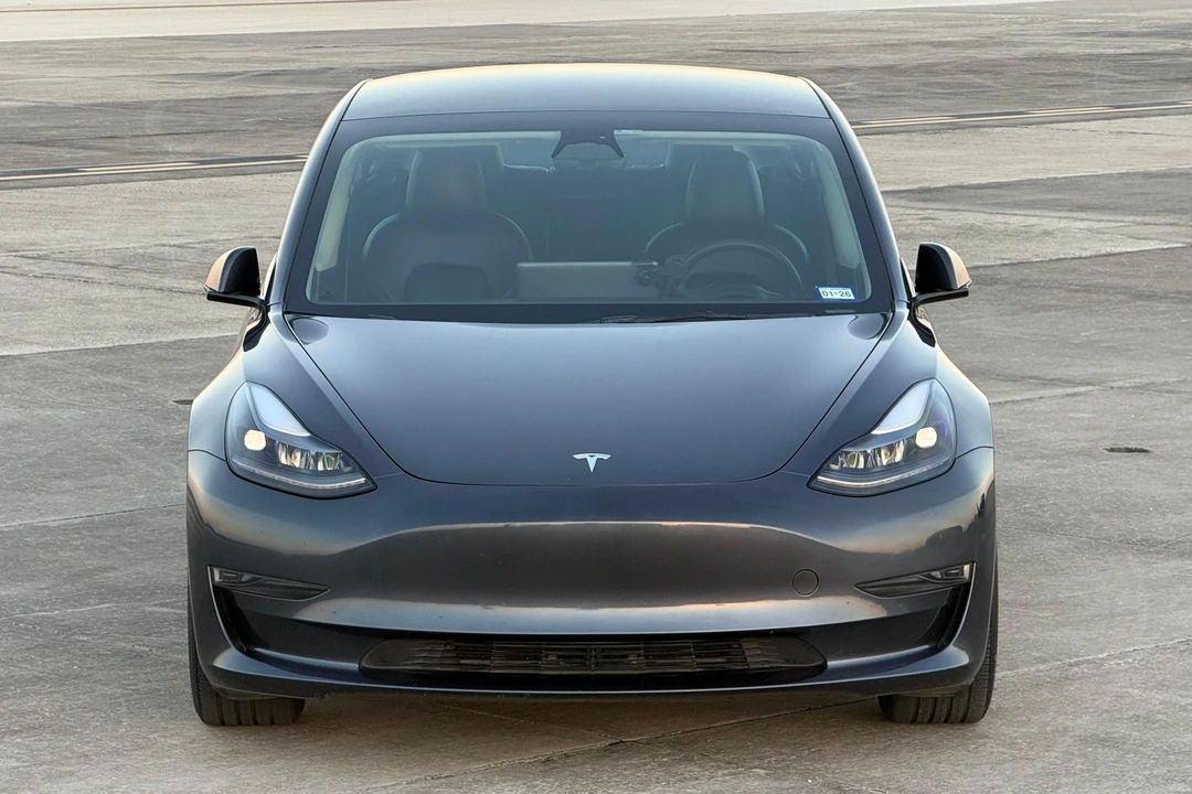 2023 Tesla Model 3 - Image 2 of 24