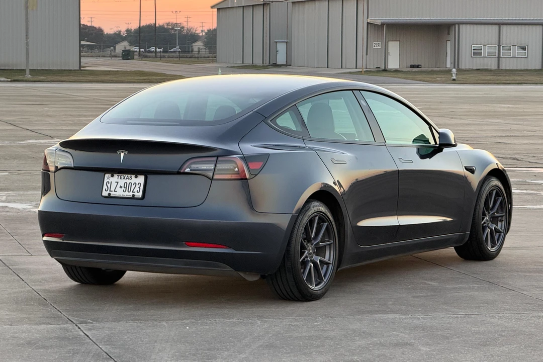 2023 Tesla Model 3 - Image 4 of 24