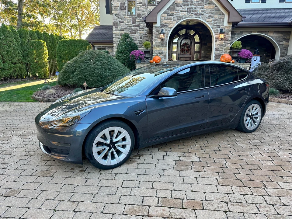 2023 Tesla Model 3 - Image 8 of 31