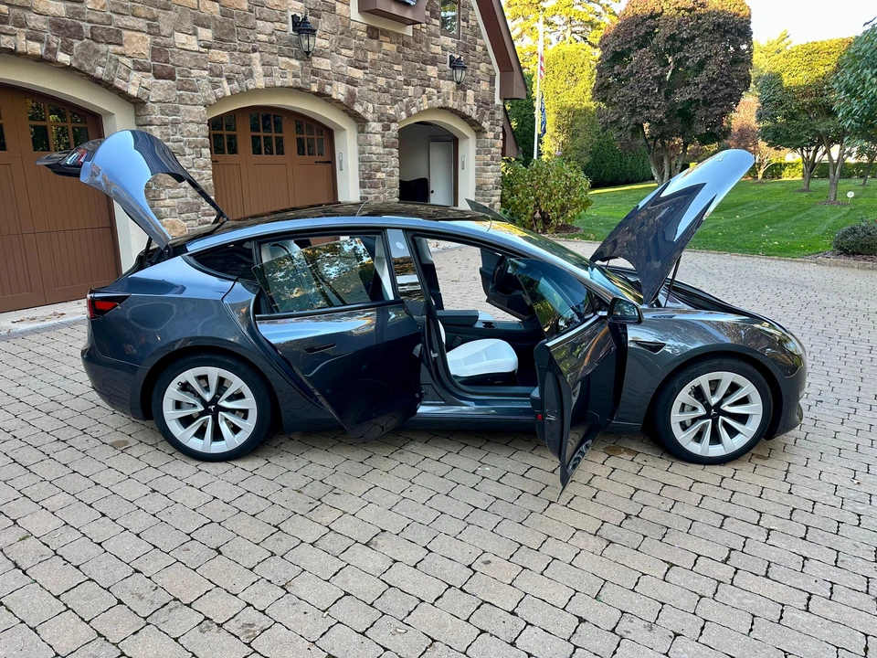 2023 Tesla Model 3 - Image 17 of 31