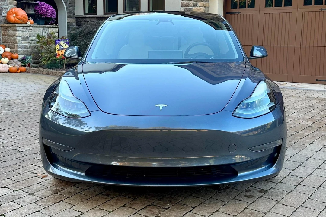 2023 Tesla Model 3 - Image 2 of 31