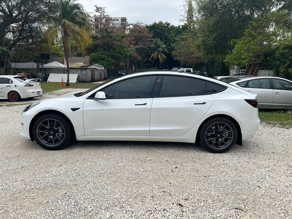 2023 Tesla Model 3 - Image 10 of 31