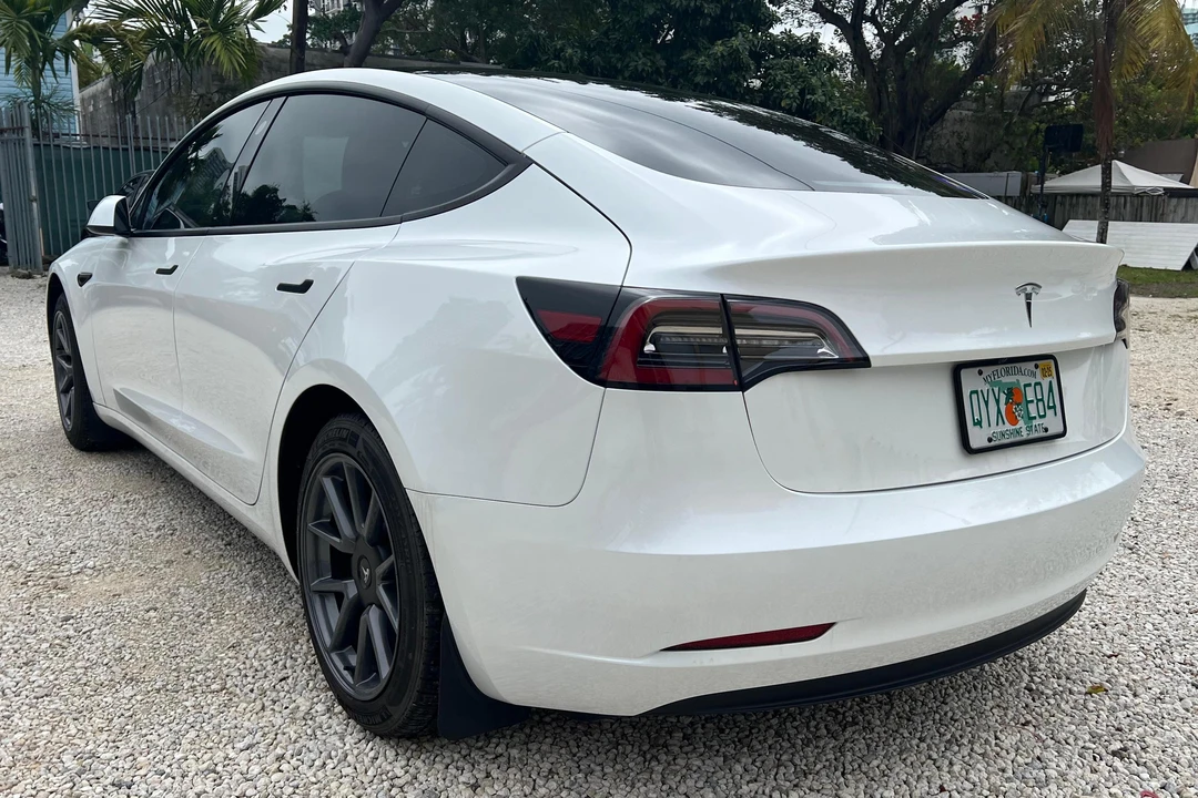 2023 Tesla Model 3 - Image 4 of 31