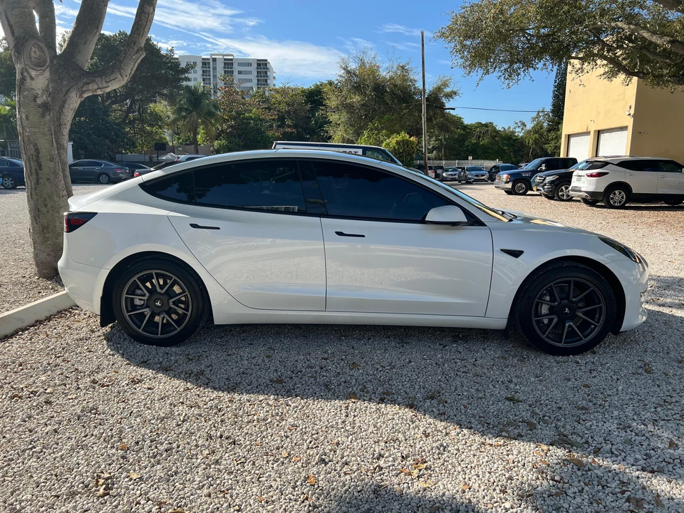 2023 Tesla Model 3 - Image 17 of 31