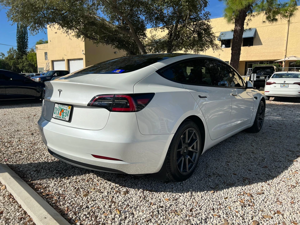 2023 Tesla Model 3 - Image 14 of 31