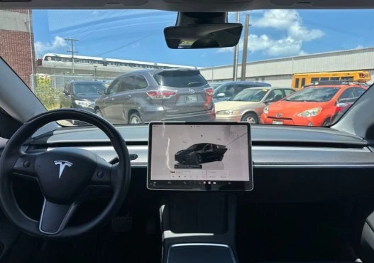 2023 Tesla Model 3 - Image 9 of 12