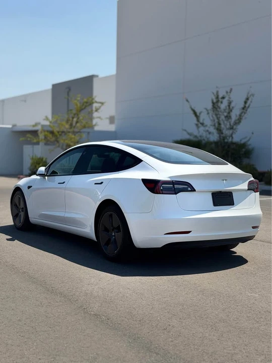 2023 Tesla Model 3 - Image 4 of 16