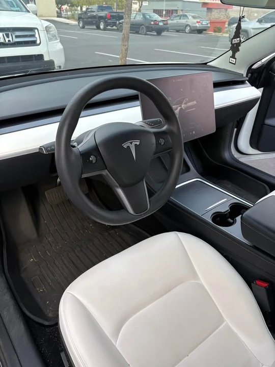 2023 Tesla Model 3 - Image 4 of 9