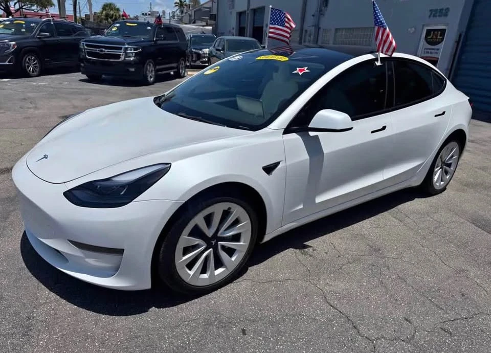 2023 Tesla Model 3 - Image 3 of 12
