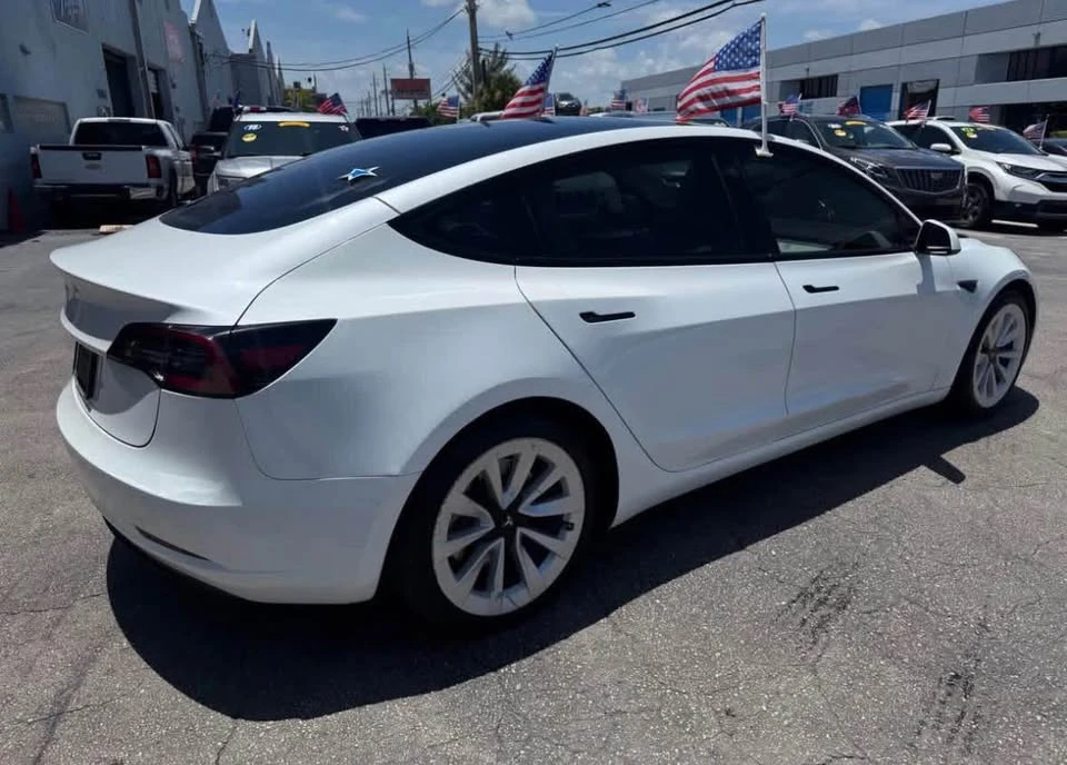 2023 Tesla Model 3 - Image 4 of 12