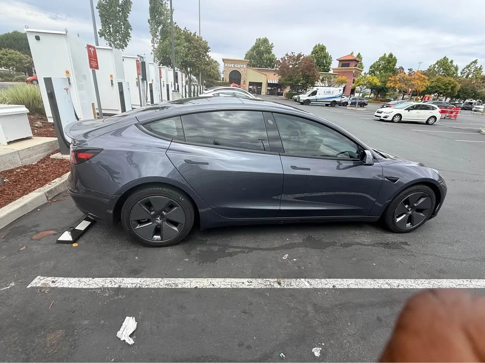 2023 Tesla Model 3 - Image 8 of 10