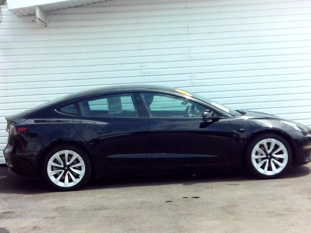 2023 Tesla Model 3 - Image 9 of 21