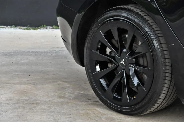 2023 Tesla Model 3 - Image 11 of 21