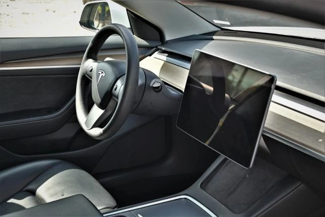 2023 Tesla Model 3 - Image 9 of 18