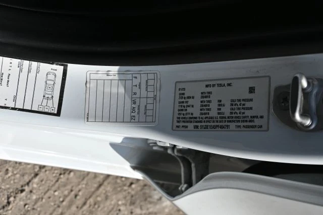 2023 Tesla Model 3 - Image 18 of 18