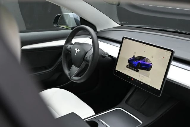 2023 Tesla Model 3 - Image 8 of 20
