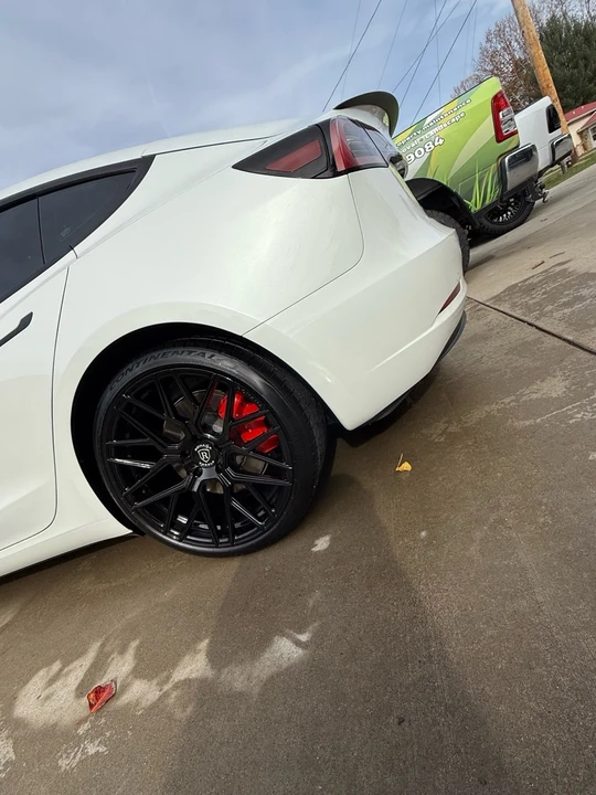 2023 Tesla Model 3 Performance - Image 4 of 15
