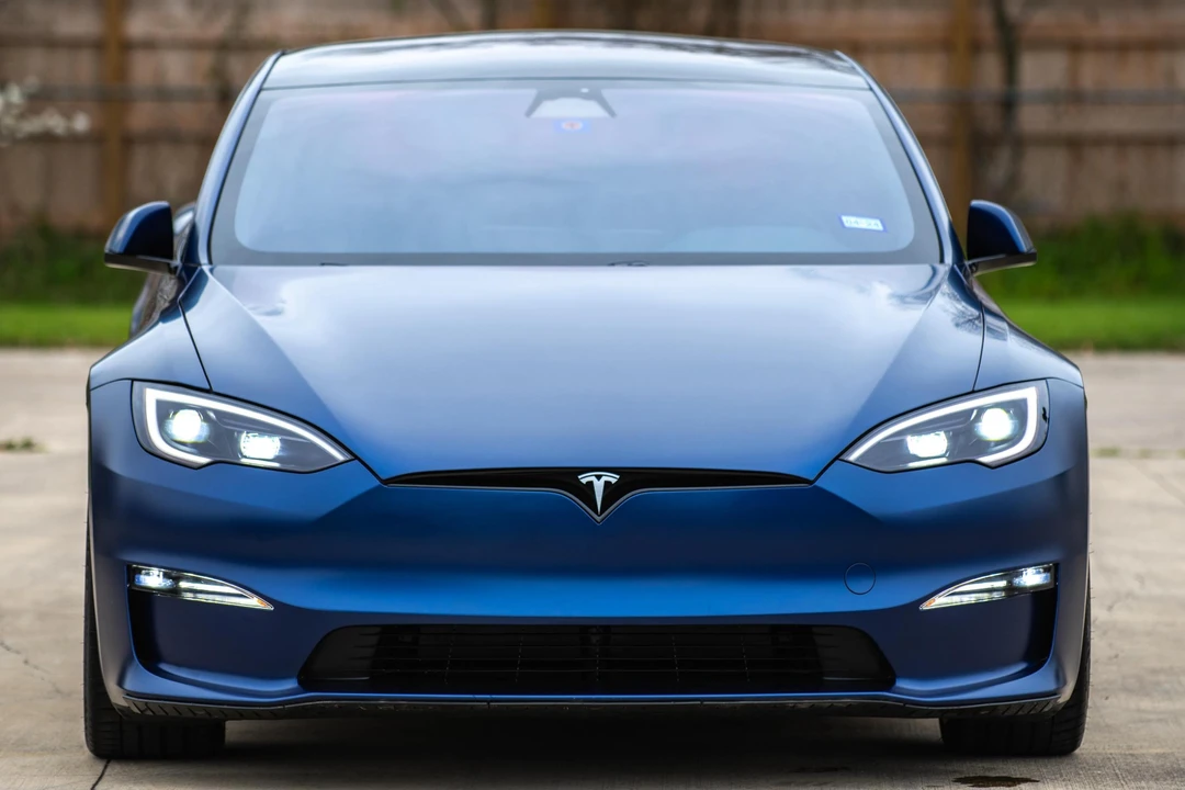 2023 Tesla Model S - Image 2 of 31