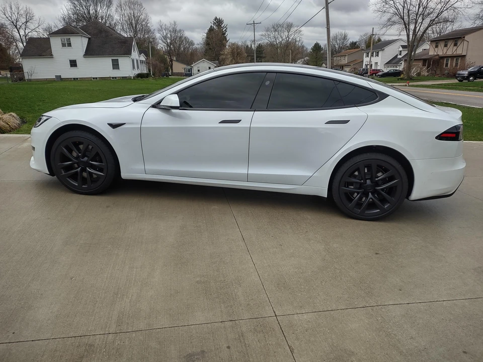 2023 Tesla Model S - Image 8 of 31