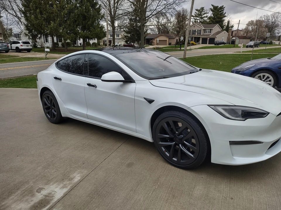 2023 Tesla Model S - Image 17 of 31
